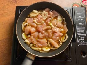 cooking-chicken-onion